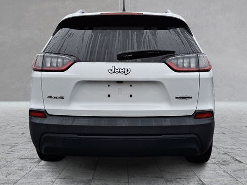 Used 2019 Jeep Cherokee Latitude Plus w/ Cold Weather Group AWD/4WD image 5