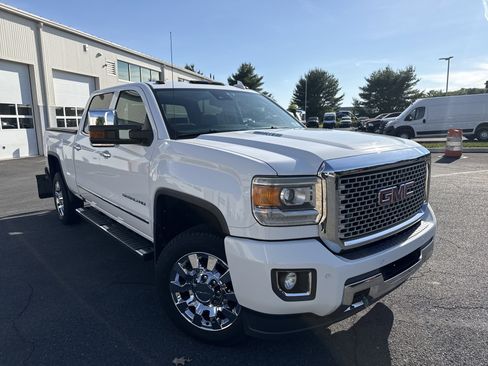 Used 2016 GMC Sierra 2500 Denali w/ Duramax Plus Package AWD/4WD image 7