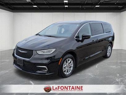 Used 2024 Chrysler Pacifica Touring-L