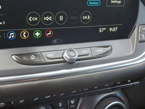 Used 2025 Chevrolet Blazer LT AWD/4WD image 16