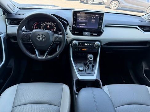 Used 2022 Toyota RAV4 Limited image 10