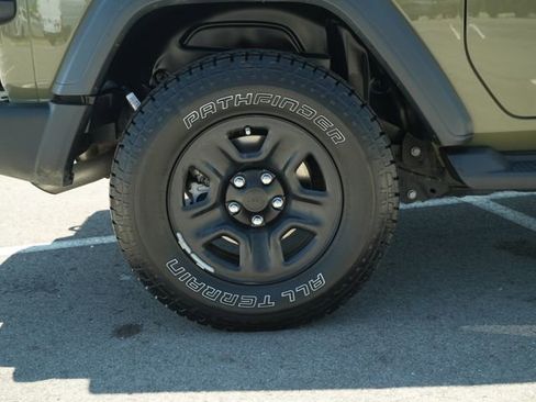 Used 2025 Jeep Wrangler Sport AWD/4WD image 38