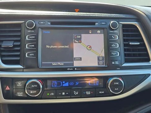 Used 2015 Toyota Highlander XLE image 14