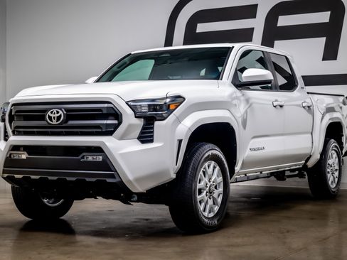 Used 2024 Toyota Tacoma SR5 AWD/4WD image 26