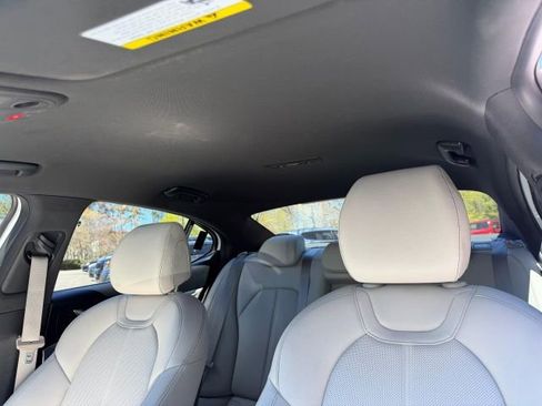 Used 2025 Genesis G70 2.5T image 7