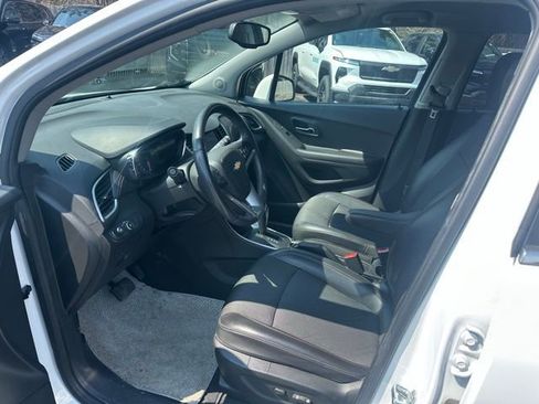 Used 2020 Chevrolet Trax LT w/ Driver Confidence Package image 9