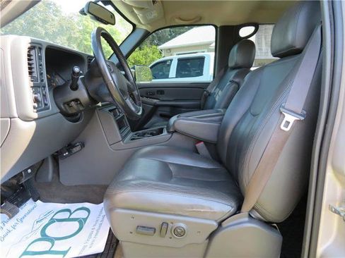Used 2005 Chevrolet Silverado 2500 LT w/ Heavy-Duty Power Package AWD/4WD image 4