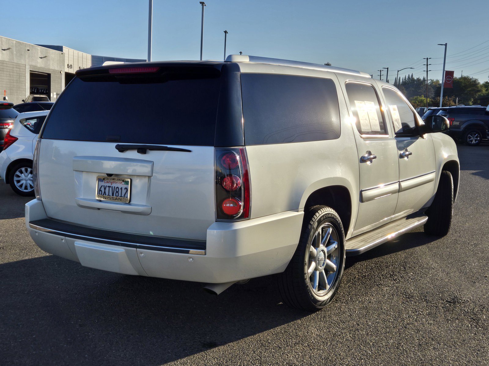 Used 2011 GMC Yukon XL Denali AWD/4WD image 4