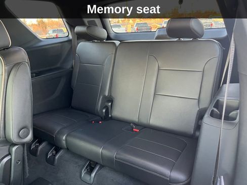 Used 2022 Chevrolet Traverse Premier w/ Redline Edition image 18