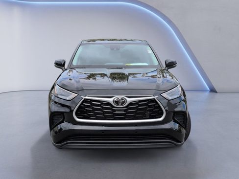 Used 2023 Toyota Highlander L image 12
