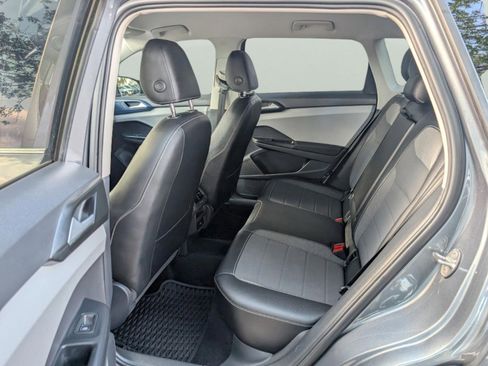 Used 2022 Volkswagen Taos SE image 13