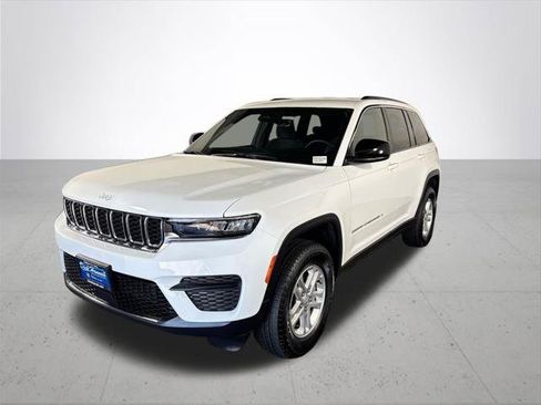 Certified 2025 Jeep Grand Cherokee Laredo AWD/4WD image 2