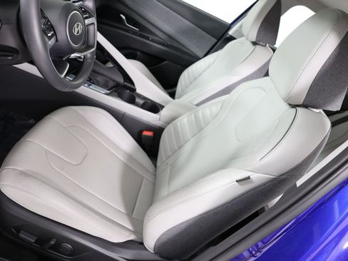 Used 2025 Hyundai Elantra Limited FWD image 9