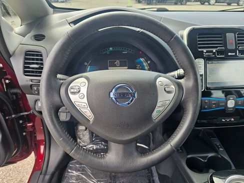 Used 2017 Nissan Leaf SV FWD image 11