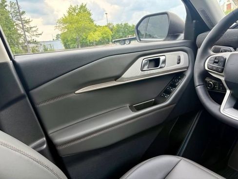 Used 2026 Ford Explorer Active w/ Active Comfort Package RWD image 21