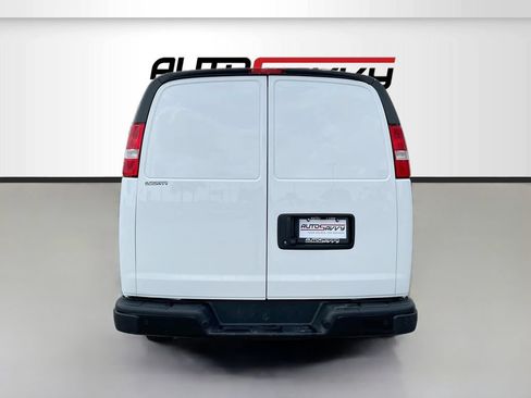 Used 2025 GMC Savana 2500 w/ Driver Convenience Package RWD image 6