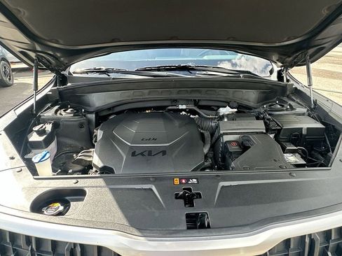 Used 2024 Kia Telluride EX w/ EX Captain's Chair Package image 32