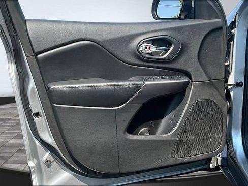 Used 2019 Jeep Cherokee Latitude w/ Popular Appearance Group FWD image 20