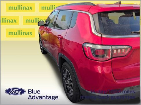 Used 2017 Jeep Compass Latitude w/ Popular Equipment Group FWD image 3