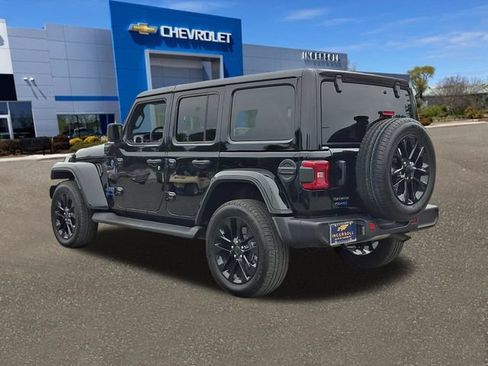 Used 2025 Jeep Wrangler Unlimited Sahara AWD/4WD image 23
