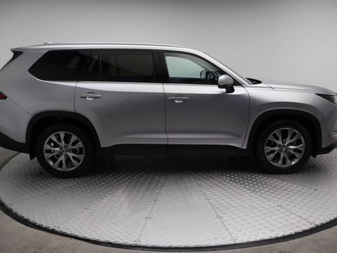 Used 2024 Toyota Grand Highlander AWD Hybrid image 7