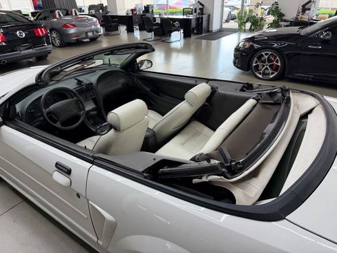 Used 2003 Ford Mustang Convertible RWD image 21