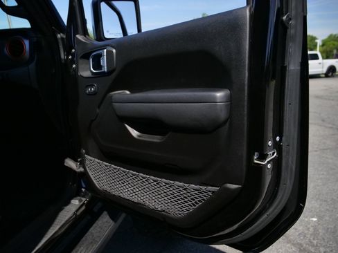 Used 2023 Jeep Gladiator Mojave w/ Cold Weather Group AWD/4WD image 50