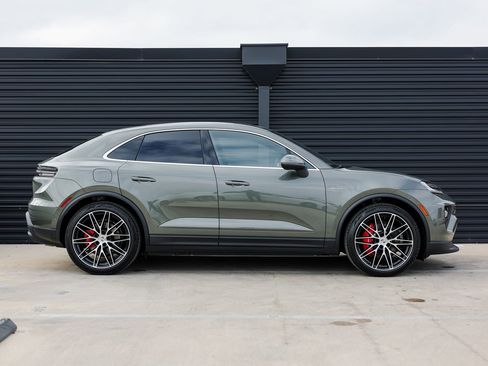 New 2025 Porsche Macan 4S Electric image 8