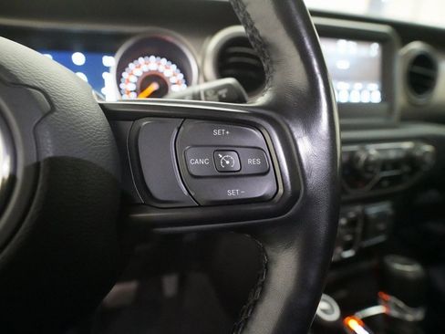 Used 2021 Jeep Gladiator Willys image 17