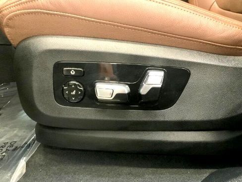 Used 2022 BMW X6 xDrive40i w/ M Sport Package image 13