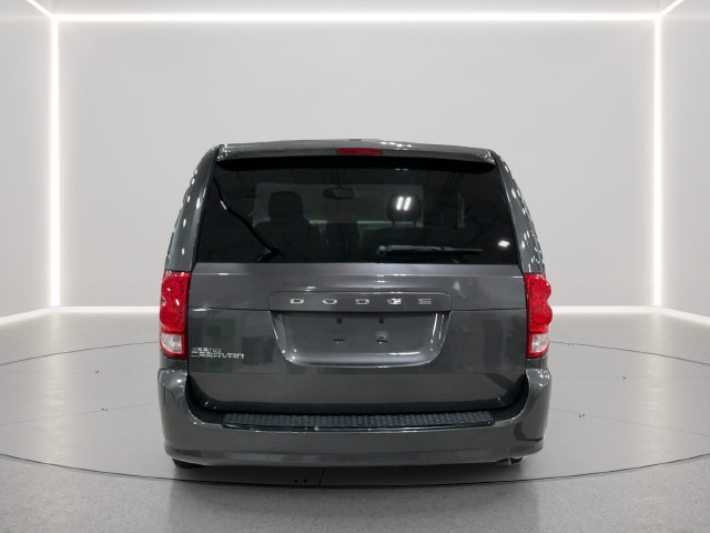 Used 2017 Dodge Grand Caravan SE FWD image 4
