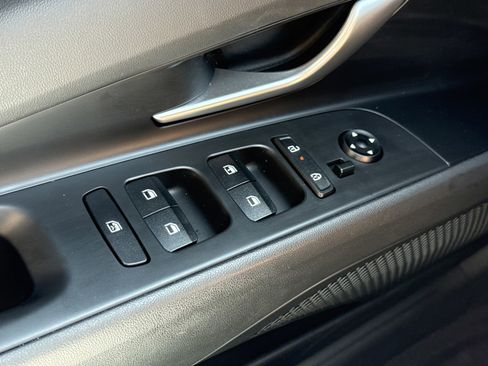 Certified 2024 Hyundai Elantra SE image 16