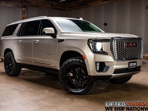 Used 2024 GMC Yukon XL Denali w/ Advanced Technology Package image 1