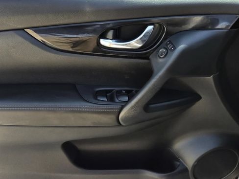Certified 2022 Nissan Rogue Sport SV FWD image 16