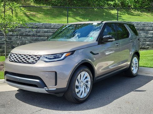 Certified 2025 Land Rover Discovery S image 1