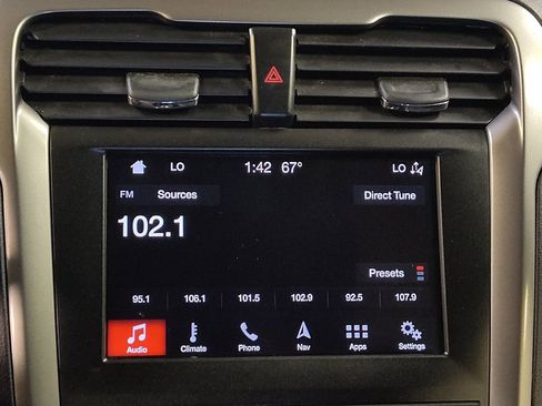 Used 2019 Ford Fusion SE FWD image 25