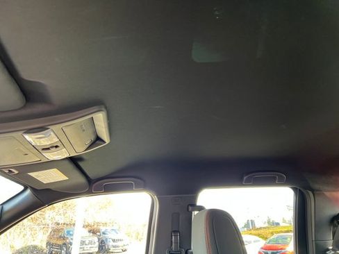 Used 2024 Nissan Frontier 4x4 Crew Cab image 27