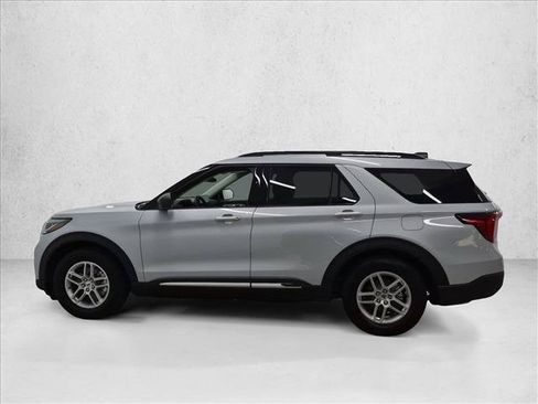 Used 2025 Ford Explorer Active w/ Active Comfort Package RWD image 9