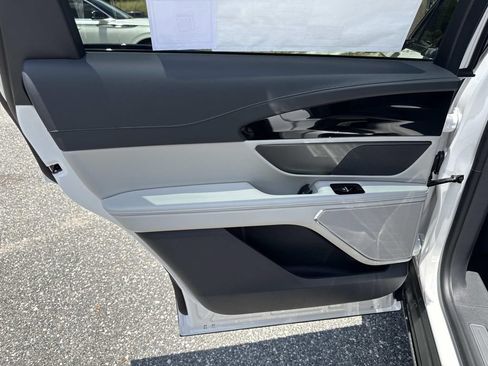 New 2026 Lincoln Nautilus Premier AWD/4WD image 13