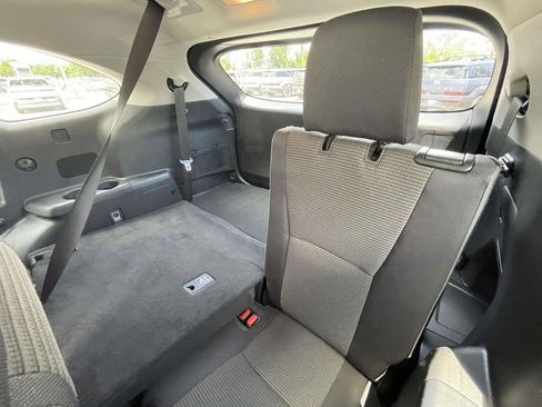 Used 2023 Toyota Highlander LE FWD image 6