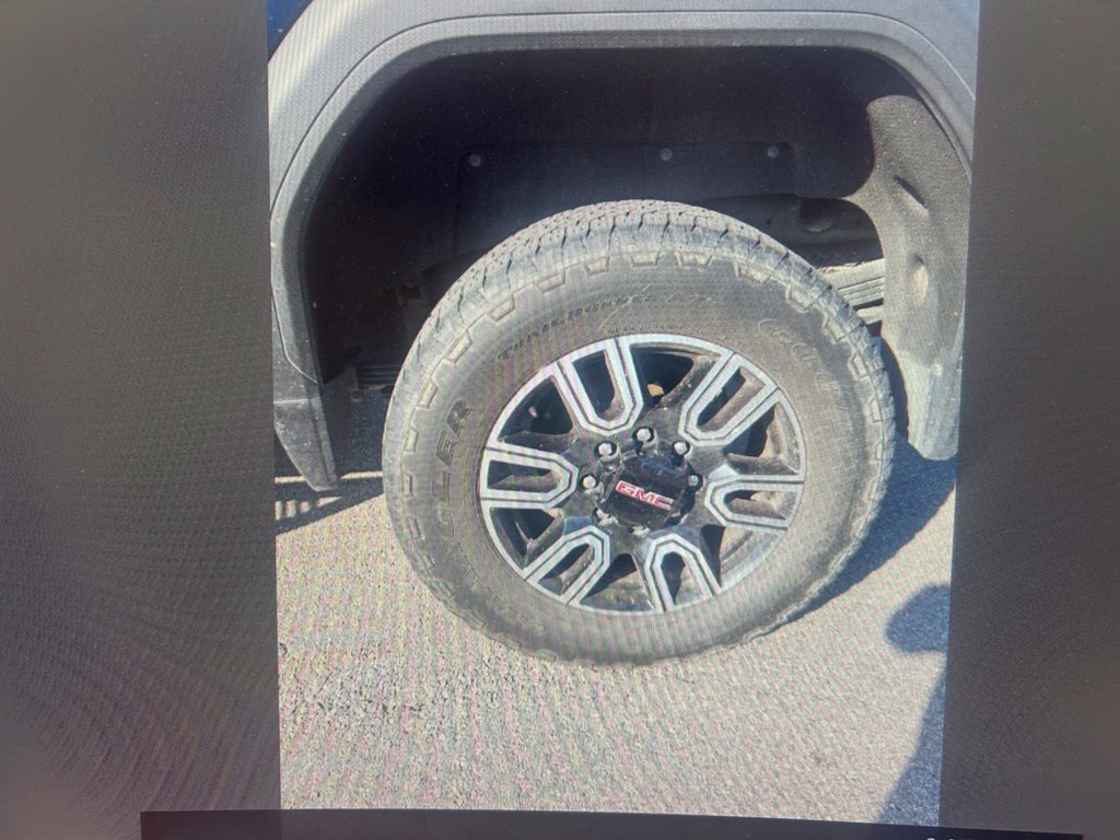 Used 2022 GMC Sierra 2500 AT4 w/ AT4 Preferred Package AWD/4WD image 9
