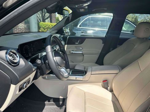Used 2025 Mercedes-Benz GLB 250 4MATIC image 18