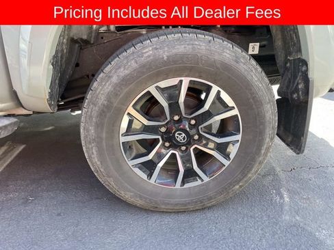 Used 2023 Toyota Tacoma TRD Sport w/ TRD Premium Sport Package AWD/4WD image 5