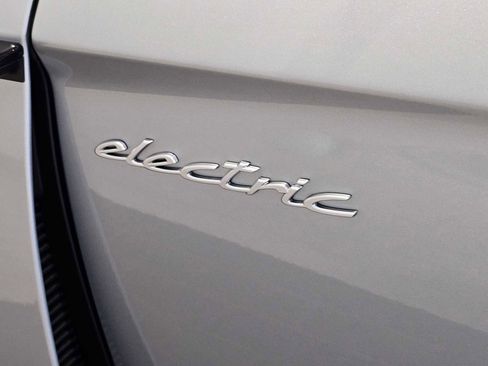 New 2025 Porsche Taycan image 17