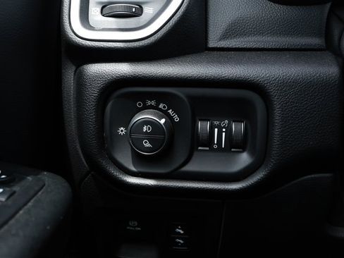Used 2019 RAM 1500 Big Horn RWD image 15