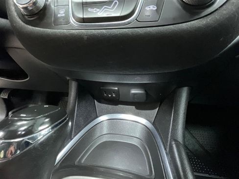 Used 2017 Chevrolet Malibu LT FWD image 16