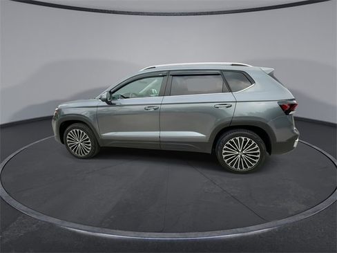 Used 2025 Volkswagen Taos SE image 5
