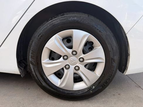 Used 2016 Hyundai Elantra SE FWD image 18