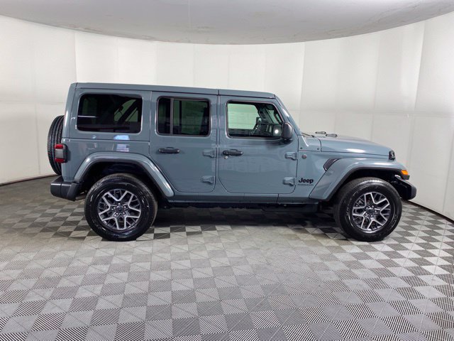 Used 2026 Jeep Wrangler Unlimited Sahara AWD/4WD image 7