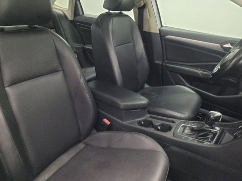 Used 2019 Volkswagen Jetta SE image 21